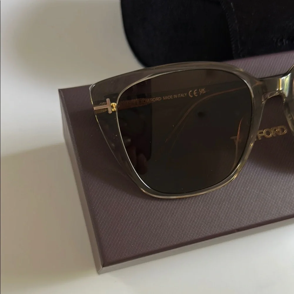 Tom Ford Women's Black and Brown Sunglasses